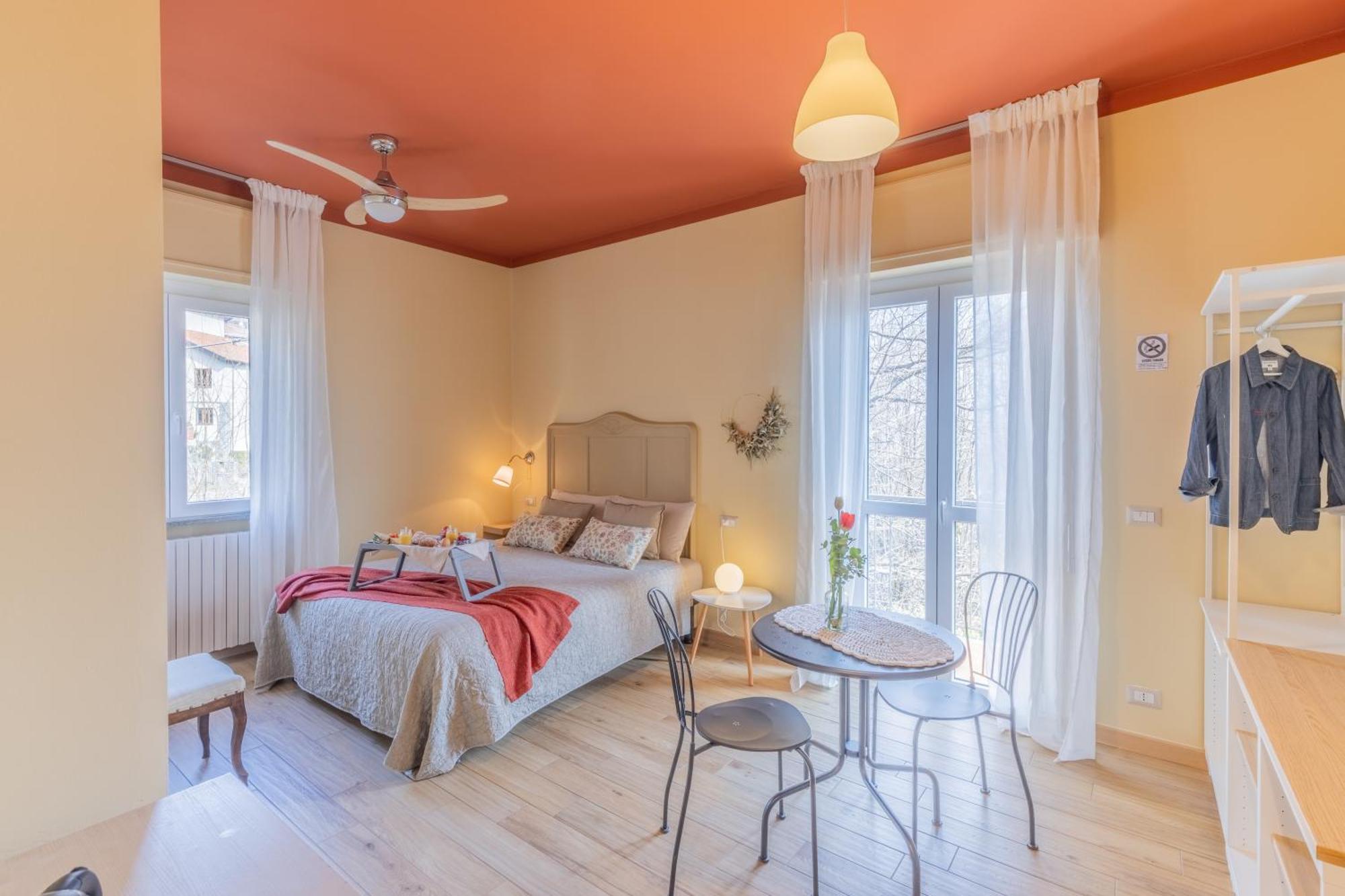 B&B Tra I Laghi Casale Corte Cerro Kültér fotó